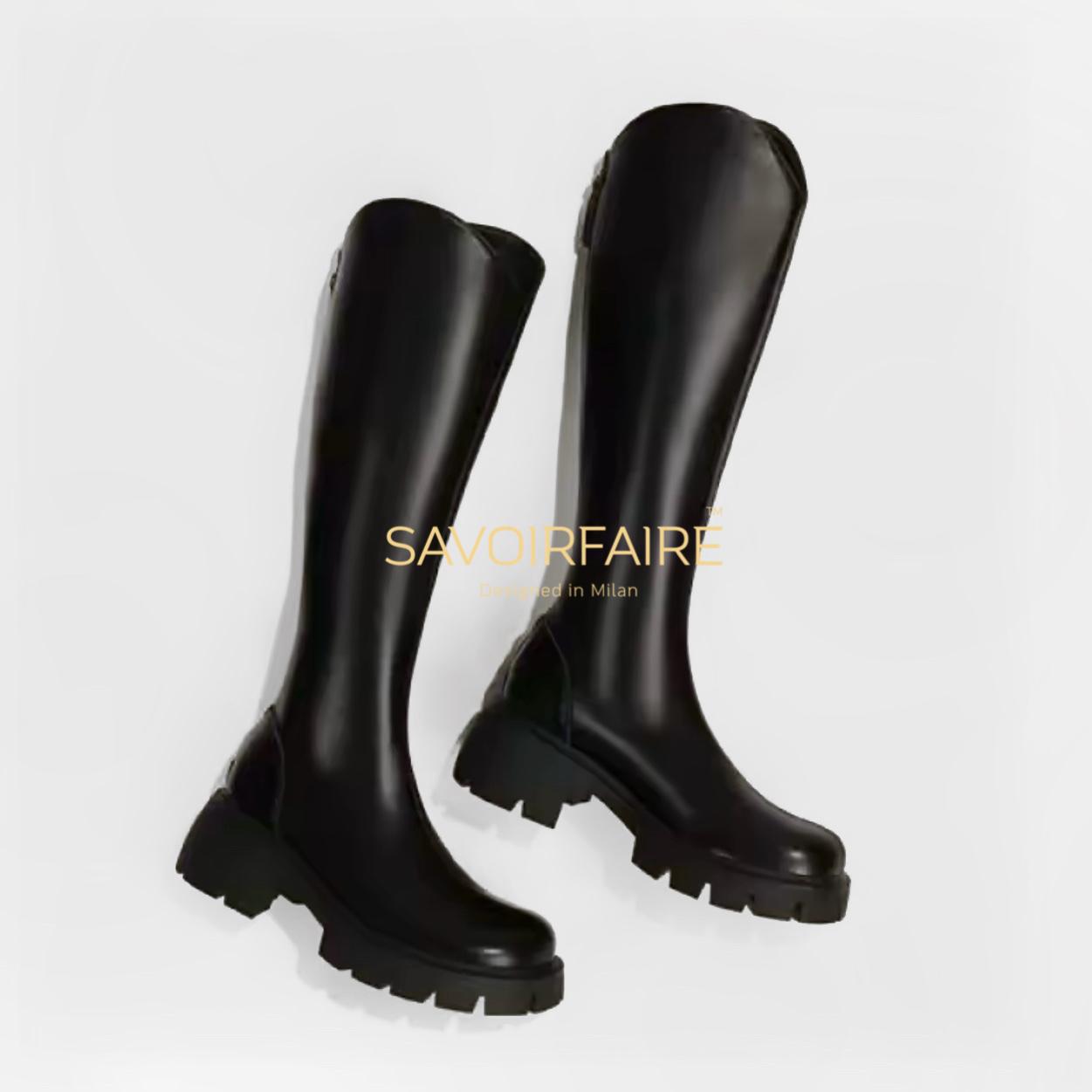 Glänzender Stiefeletten