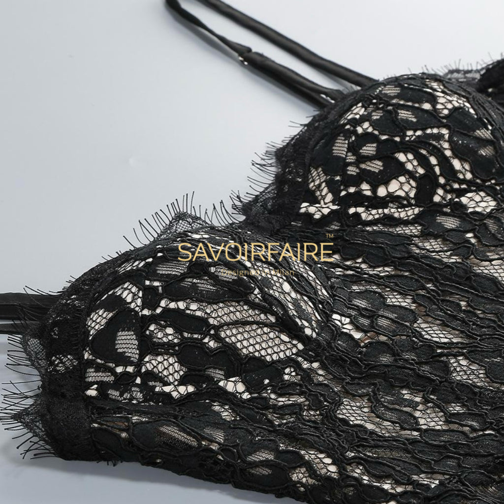 Robe impériale en dentelle noire 