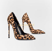 Gepunkteter Stilettoabsatz 