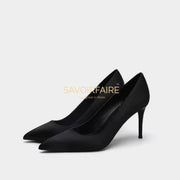 Schwarze Pumps mit niedrigem Absatz 